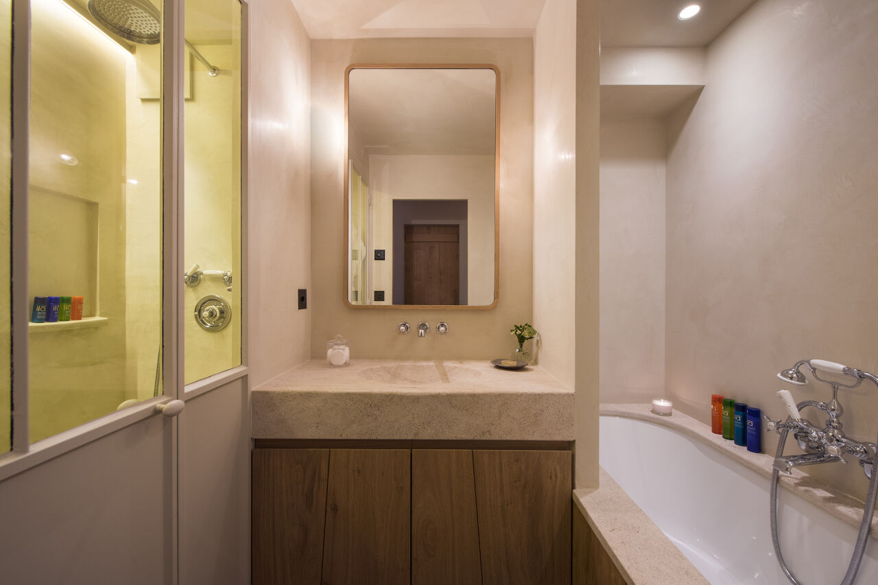 Ground floor shared bathroom at Chalet Aline in Verbier